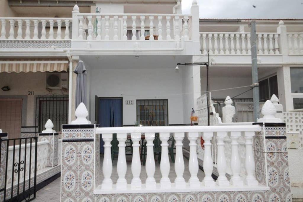 Bungalov U Ruzove Laguny تورّيفيِخا المظهر الخارجي الصورة